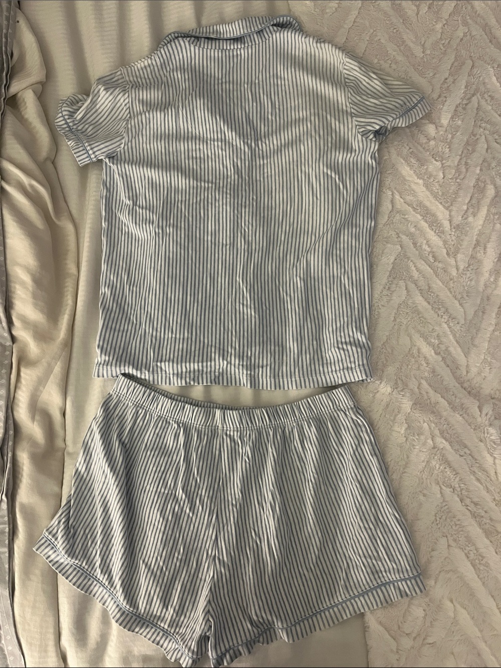 Women’s Roller Rabbit blue and white stripped pajama set - Picture 6 of 6